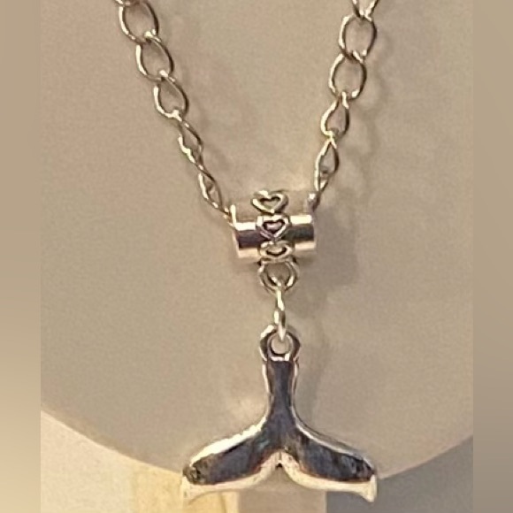 NEW Whale tail necklace - Picture 2 of 3
